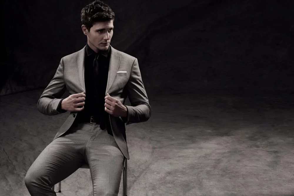 Los Angeles online dating photographer capturing a client's charm, Professional dating profile photoshoot in LA, Expert online dating photographer at work in Los Angeles, Client enjoying a casual photoshoot with an LA online dating photographer, Candid shot by an online dating photographer in Los Angeles, High-quality online dating profile photography in LA, Tailored dating photoshoot with a Los Angeles online dating expert, Online dating portrait session in Los Angeles, Personalized dating photography by a Los Angeles professional, Engaging online dating photos taken in Los Angeles by a skilled photographer