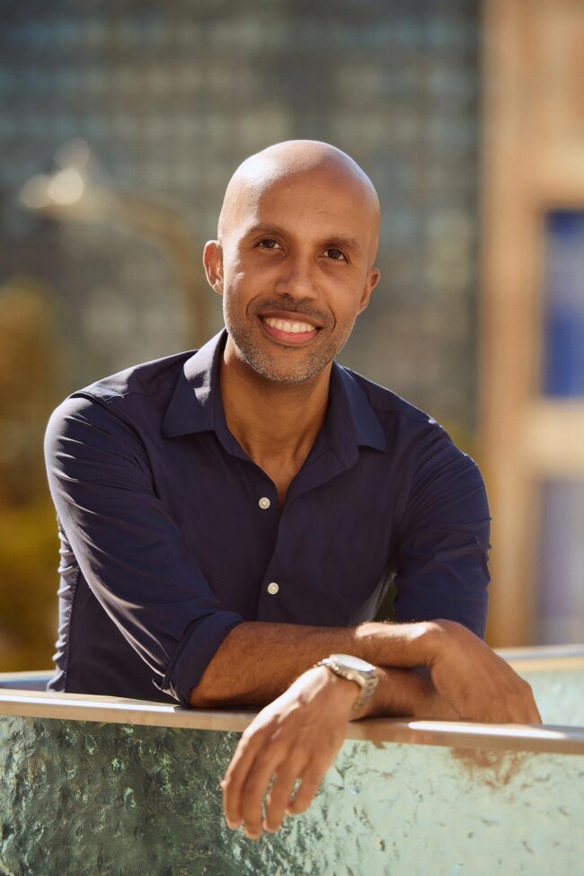 Approachable dating profile portrait for men, outdoor lifestyle photo with natural smile for dating apps, profile image for Hinge, Bumble, Tinder, and matchmaking platforms
