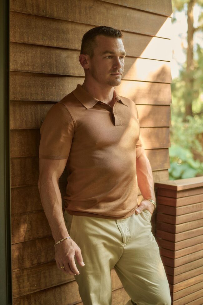 Date-night dating profile photo for men, polished outdoor lifestyle portrait with casual wardrobe for online dating profiles, confident image for Hinge, Bumble, Tinder, Raya, and matchmaking platforms
