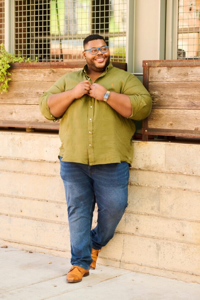 Full-body dating profile photo for men, approachable outdoor portrait with casual wardrobe for online dating profiles, natural image for Hinge, Bumble, Tinder, and matchmaking platforms