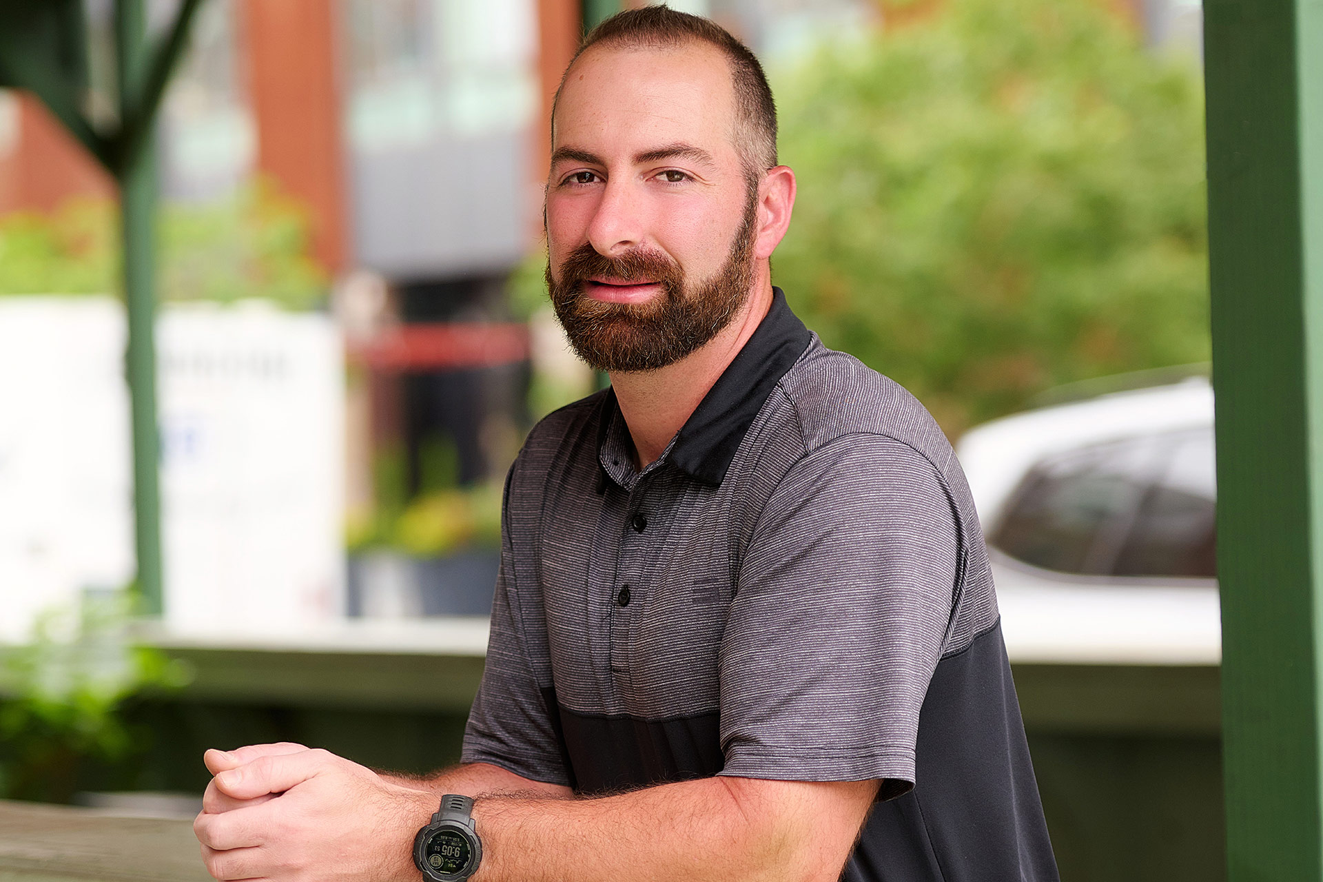Los Angeles Dating Tips for Men Man sitting outdoors in a casual setting for Los Angeles dating profile photos.